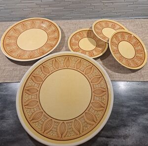 5 Vtg MCM Taylor Smith & Taylor HONEY GOLD Atomic Onion Plates